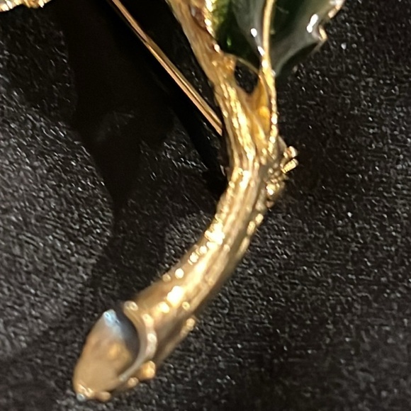 red and green enamel over gold double rose bud brooch - Picture 3 of 7